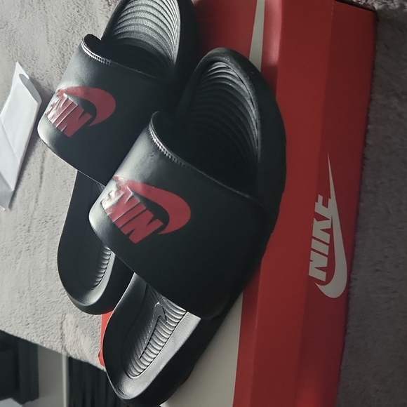 Nike Sandals - Picture 2 of 6